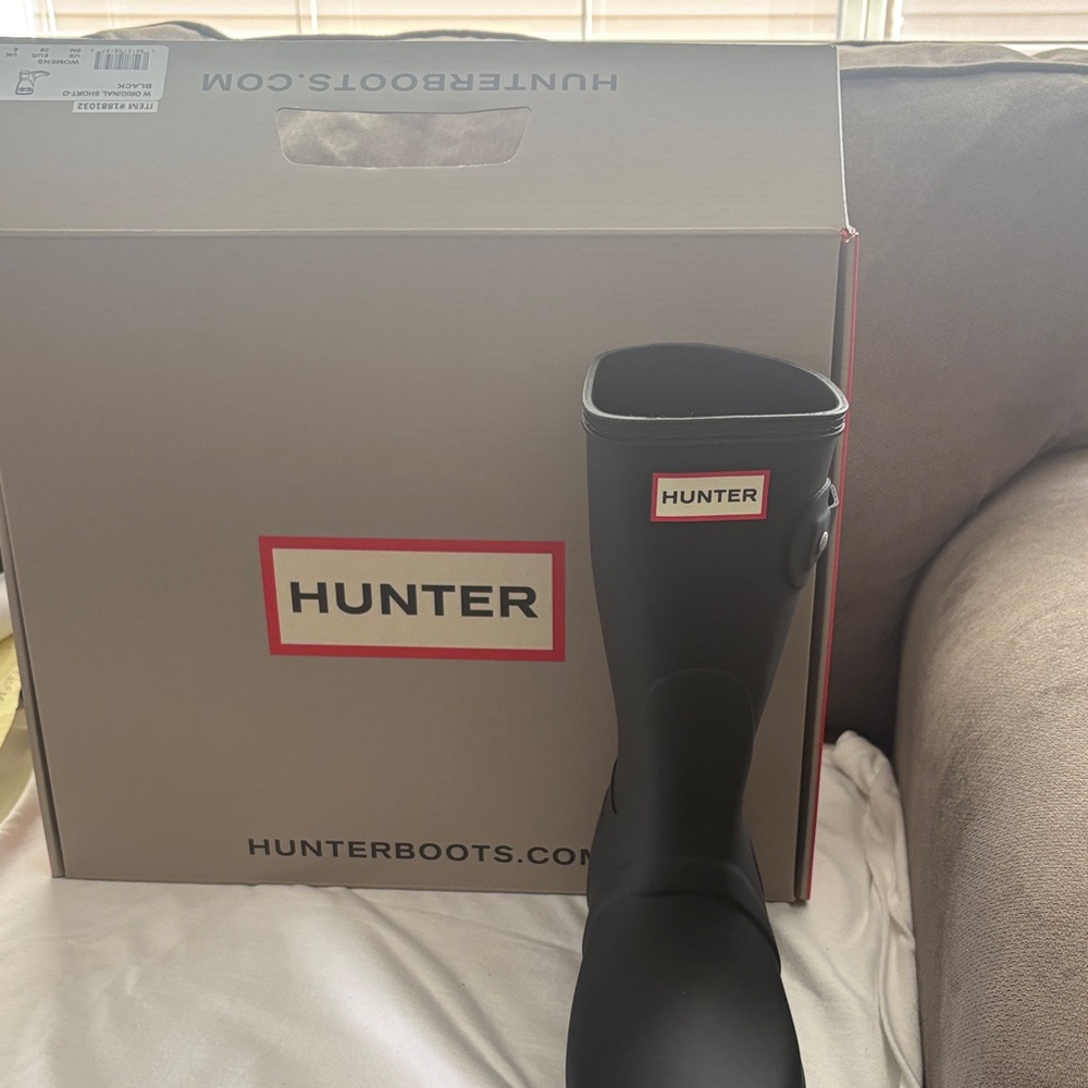 Hunter Classic Black Waterproof Boots - Picture 2 of 3